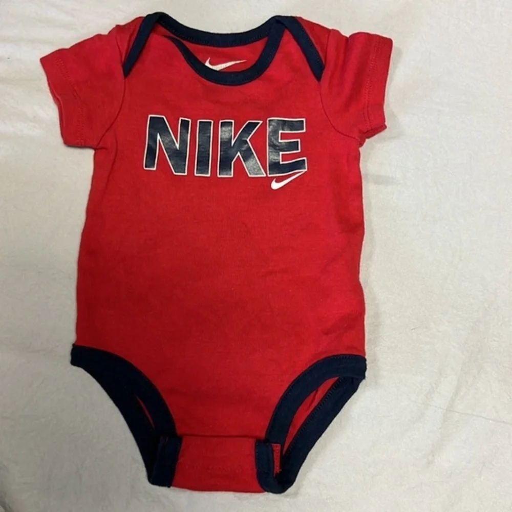 Baby Nike‎ onesie
